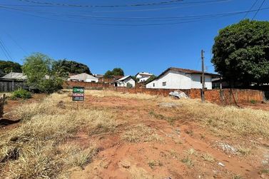 Terreno &agrave; venda - 535m&sup2; - Zona V