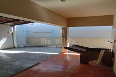 Casa &agrave; venda - Zona I