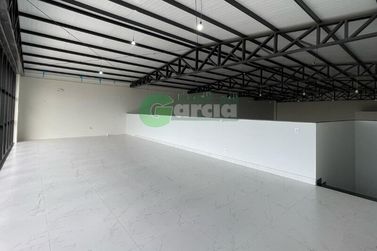 Sal&atilde;o Comercial para alugar - 420m&sup2; - Zona III
