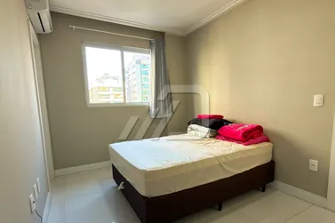 Apartamento &agrave; venda - 120m&sup2; - Meia Praia