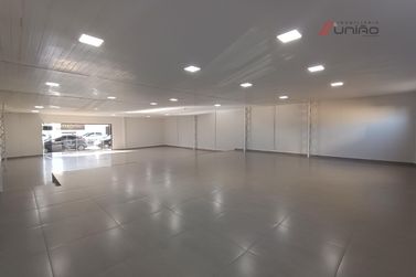 Sal&atilde;o Comercial para alugar - 240m&sup2; - Zona III