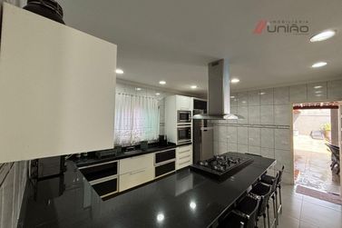 Casa &agrave; venda - 275m&sup2; - Zona 1a