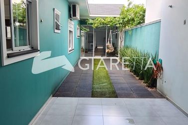 Casa &agrave; venda - 204m&sup2; - JARDIM PANCERA