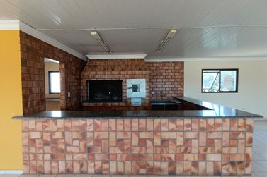 Sal&atilde;o Comercial para alugar - 185m&sup2; - ZONA I