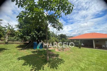 Ch&aacute;cara &agrave; venda - 4597m&sup2; - -
