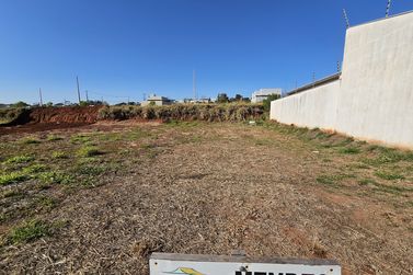 Terreno &agrave; venda - 168m&sup2; - Jardim Aeroporto