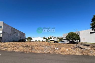 Terreno &agrave; venda - 879m&sup2; - -