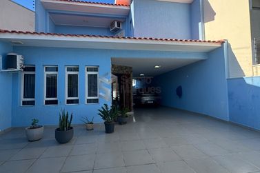 Sobrado &agrave; venda - 238m&sup2; - Zona 2