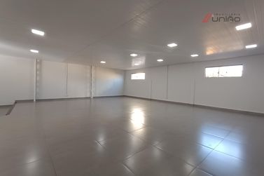 Sal&atilde;o Comercial para alugar - 240m&sup2; - Zona III