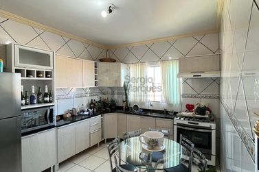 Sobrado &agrave; venda - 184m&sup2; - Zona 1-A