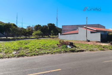 Terreno &agrave; venda - 241m&sup2; - Zona V