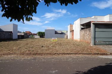 Terreno &agrave; venda - 181m&sup2; - Jardim Oriente