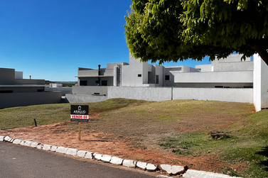 Terreno &agrave; venda - 240m&sup2; - Condom&iacute;nio Paysage Essenza
