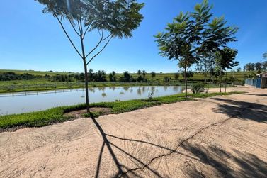 Ch&aacute;cara &agrave; venda - 