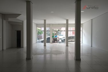 Sal&atilde;o Comercial para alugar - 200m&sup2; - Zona III