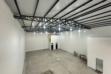 Sal&atilde;o Comercial para alugar - 420m&sup2; - Zona III