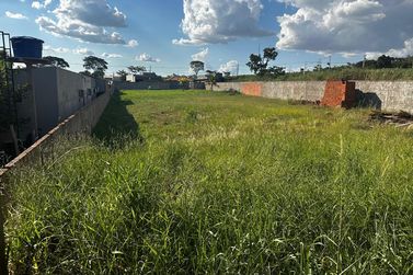 Ch&aacute;cara &agrave; venda - 2500m&sup2; - Condom&iacute;nio de Ch&aacute;caras Lagoa Dourada