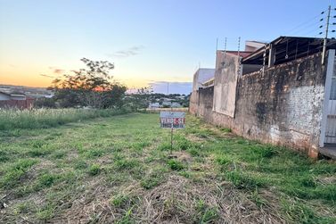 Terreno &agrave; venda - 359m&sup2; - Jardim Imperial