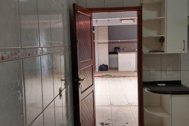 Casa para alugar - 100m&sup2; - Jardim Alphaville