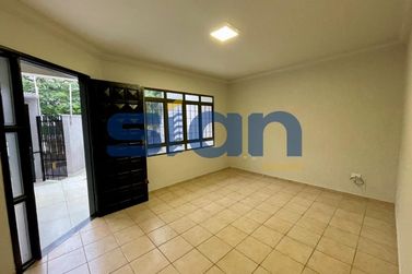 Casa para alugar - 180m&sup2; - Zona I