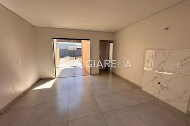 Casa &agrave; venda - 49m&sup2; - JARDIM PINHEIRINHO