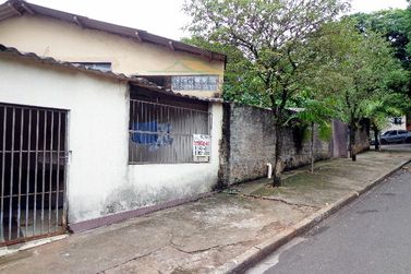 Casa &agrave; venda - 90m&sup2; - CONJUNTO RESIDENCIAL C&Oacute;RREGO LONGE