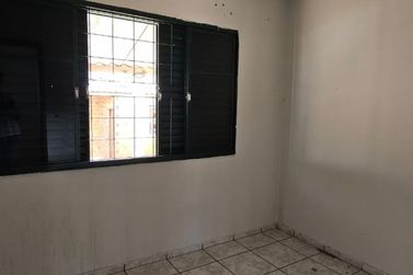 Casa &agrave; venda - 68m&sup2; - CONJUNTO RESIDENCIAL CORREGO LONGE