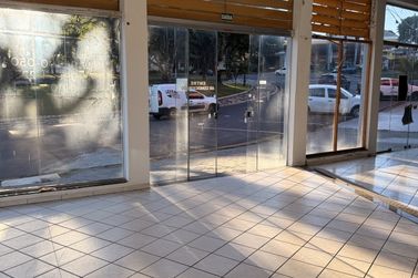 Sal&atilde;o Comercial para alugar - 300m&sup2; - Zona VII