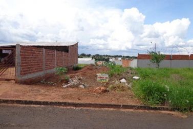 Terreno &agrave; venda - 204m&sup2; - Jardim Aeroporto