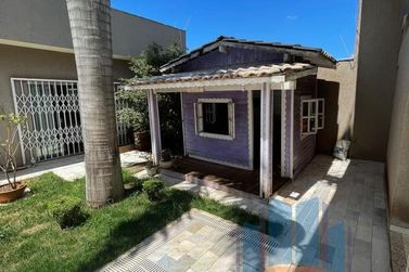 Casa &agrave; venda - 735m&sup2; - Zona Armaz&eacute;m