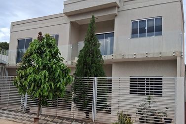 Sobrado &agrave; venda - 310m&sup2; - PRA&Ccedil;A CENTRAL DOURADINA PR