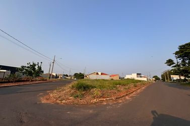 Terreno &agrave; venda - 292m&sup2; - Jardim Carolina