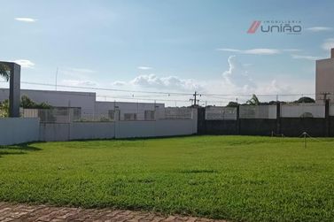 Terreno &agrave; venda - 892m&sup2; - Zona III