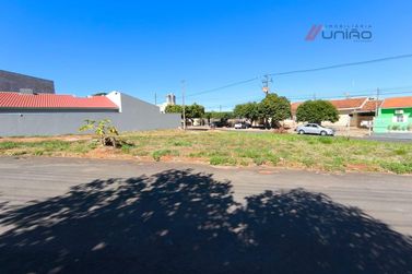 Terreno &agrave; venda - 241m&sup2; - Zona V