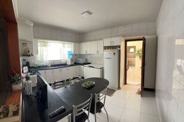 Sobrado para alugar - 241m&sup2; - Zona 1 A