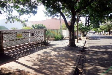 Terreno &agrave; venda - 65m&sup2; - Zona I