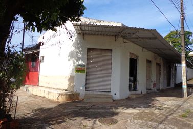 Sal&atilde;o Comercial &agrave; venda - 119m&sup2; - Zona Armazem