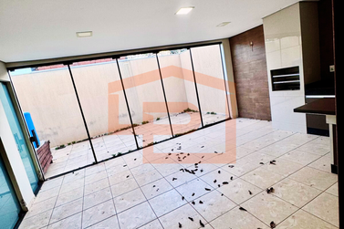 Sobrado &agrave; venda - 165m&sup2; - Jardim dos Pass&aacute;ros