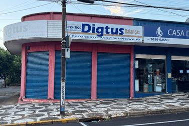 Sal&atilde;o Comercial &agrave; venda - 479m&sup2; - Zona I