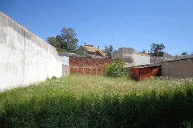 Terreno &agrave; venda - 303m&sup2; - ZONA 7
