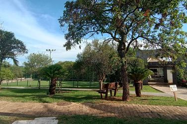 Terreno &agrave; venda - 892m&sup2; - Zona III