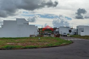 Terreno &agrave; venda - 252m&sup2; - Condom&iacute;nio Essenza