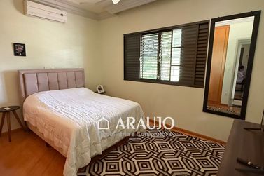 Sobrado &agrave; venda - 351m&sup2; - ZONA II