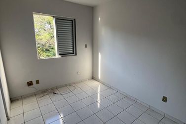 Apartamento para alugar - 60m&sup2; - Zona III