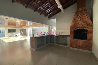Casa para alugar - 277m&sup2; - ZONA I-A