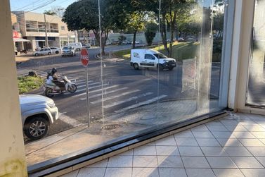 Sal&atilde;o Comercial para alugar - 300m&sup2; - Zona VII