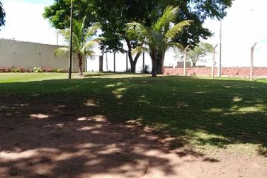 Ch&aacute;cara &agrave; venda - 10000m&sup2; - .