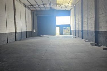 Sal&atilde;o Comercial para alugar - 210m&sup2; - Parque Irani