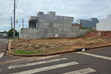 Terreno &agrave; venda - 334m&sup2; - Jardim Estancia II