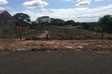 Terreno &agrave; venda - 360m&sup2; - Jardim Alvorada